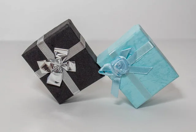 gift, jewelry, box, luxury, gem, gray gift, gray jewelry, gray box. Business Gifts, Awards, Noncash Payments and Borrowed Property: How the IRS Treats Them